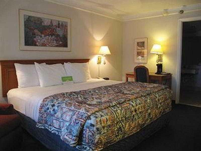 6 Ga Gateway & I95 Hotel Georgetown